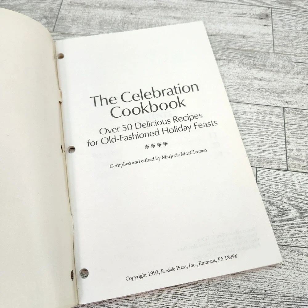 Celebration Cookbook‎ Booklet 50 Old Fashioned Holiday Dessert Recipes 1992